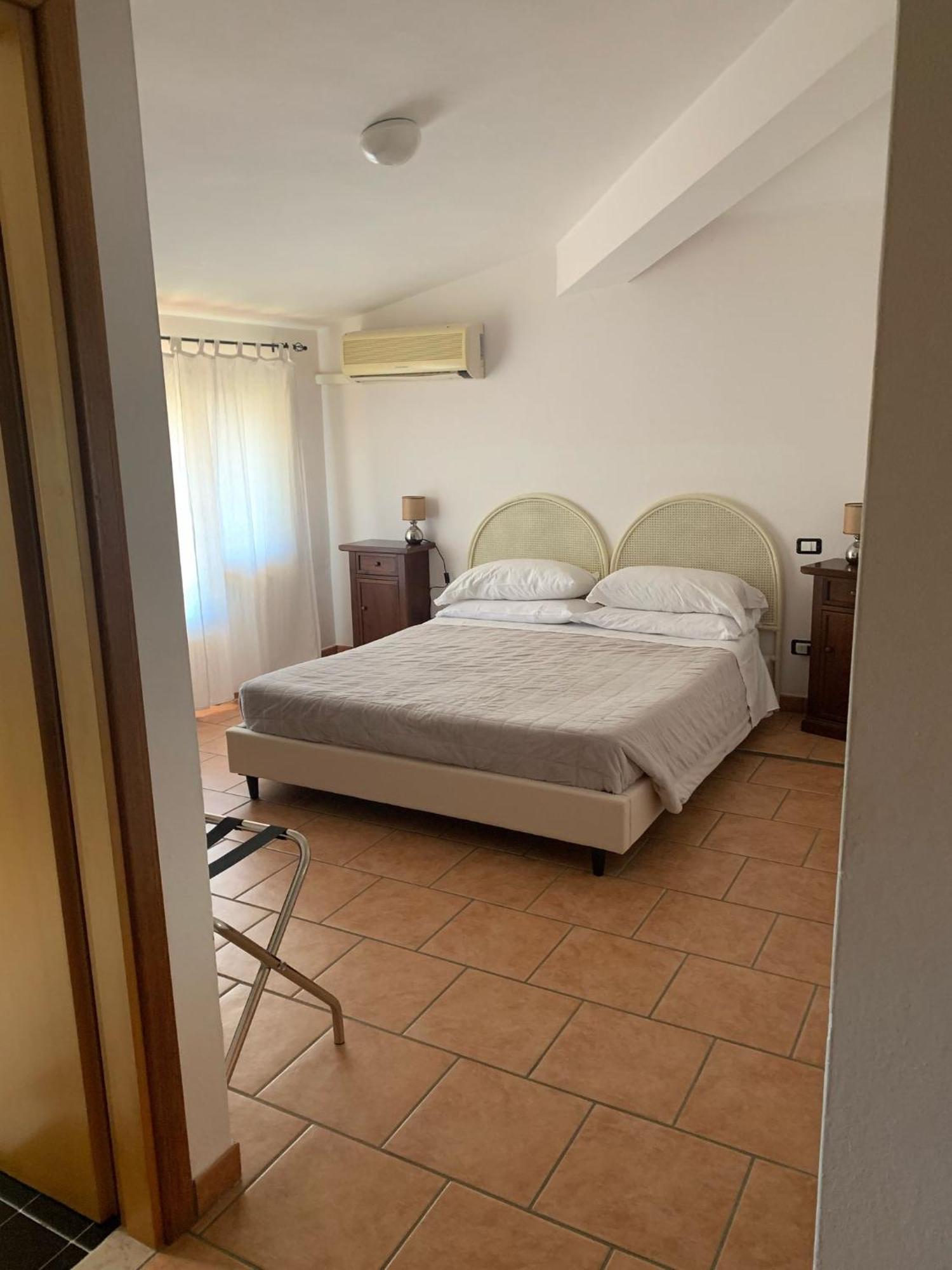 Albergo Ristorante Locanda Rosella Giba Екстер'єр фото